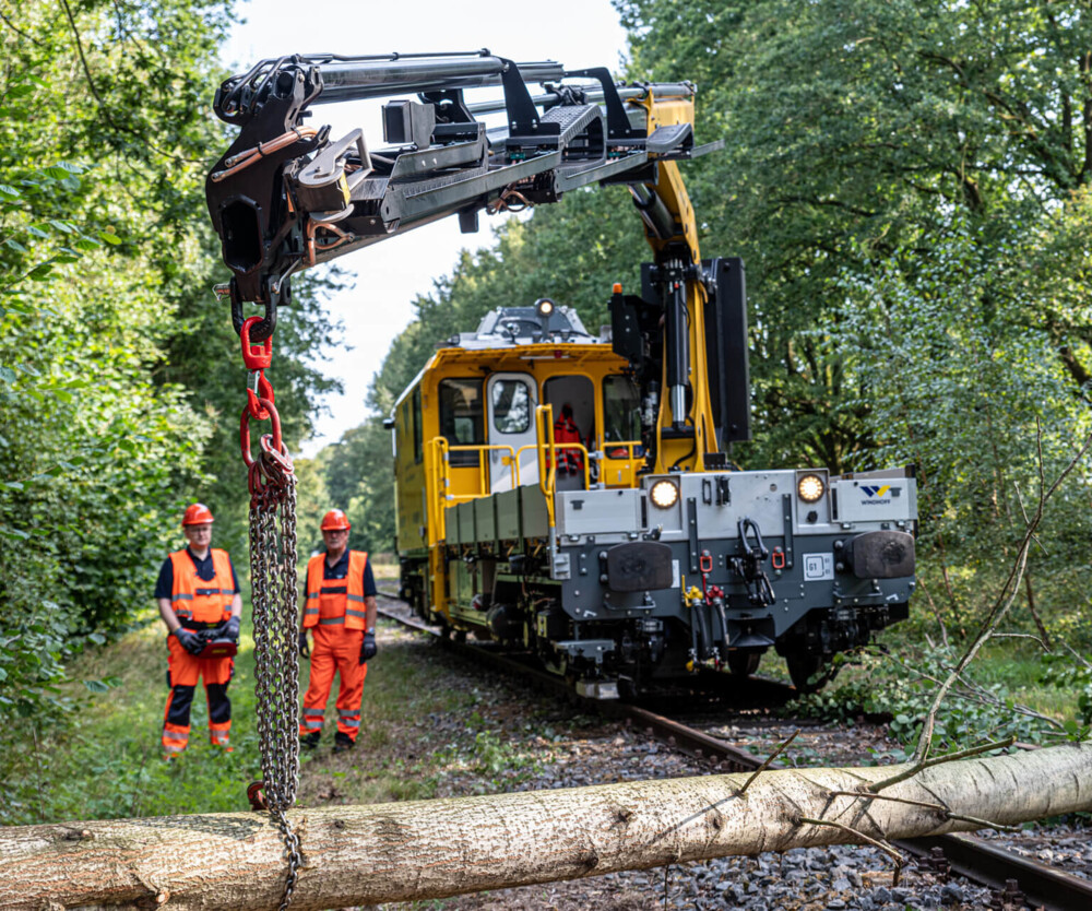 Kompaktes und modulares Gleisarbeitsfahrzeug für die DB Bahnbau Gruppe Kompaktes und modulares Gleisarbeitsfahrzeug für die DB Bahnbau Gruppe bei Kranarbeiten im Gleisbett